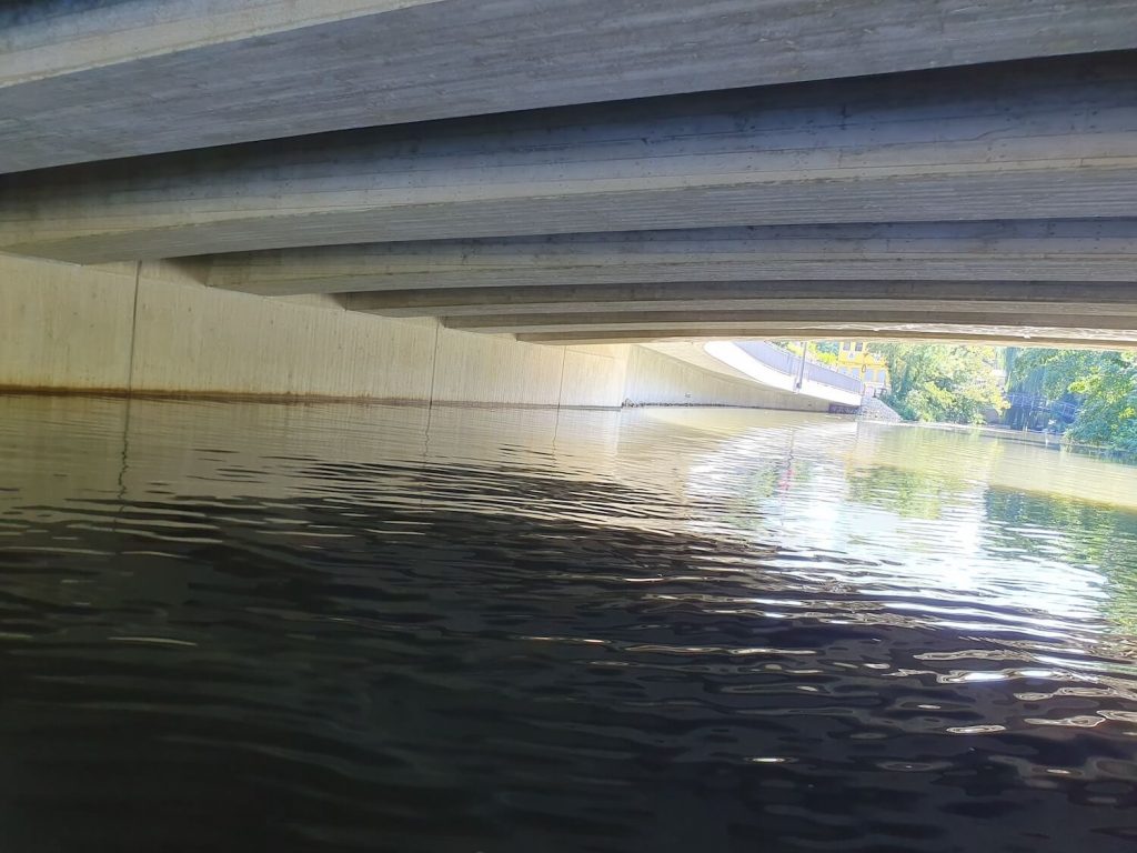 Unteransicht der Abensbrücke in Abensberg