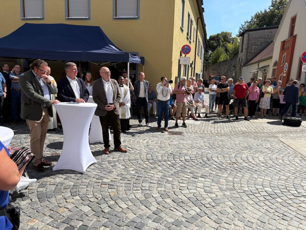 Abensbrücke in Abensberg wurde wiedereröffnet mit Christian Bernreiter