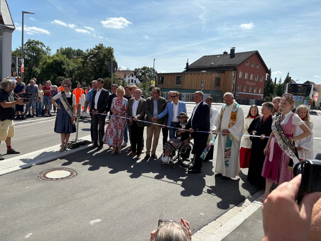 Abensbrücke in Abensberg wurde wiedereröffnet mit Christian Bernreiter