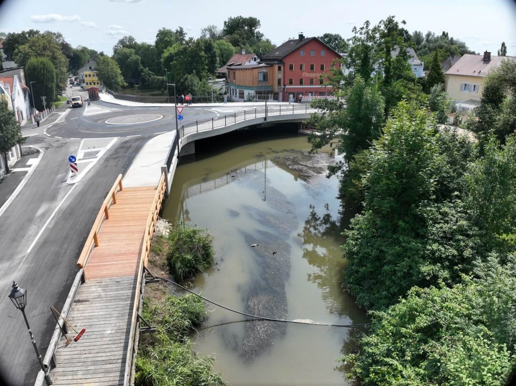 Bild von der fertigen Abensbrücke in Abensberg