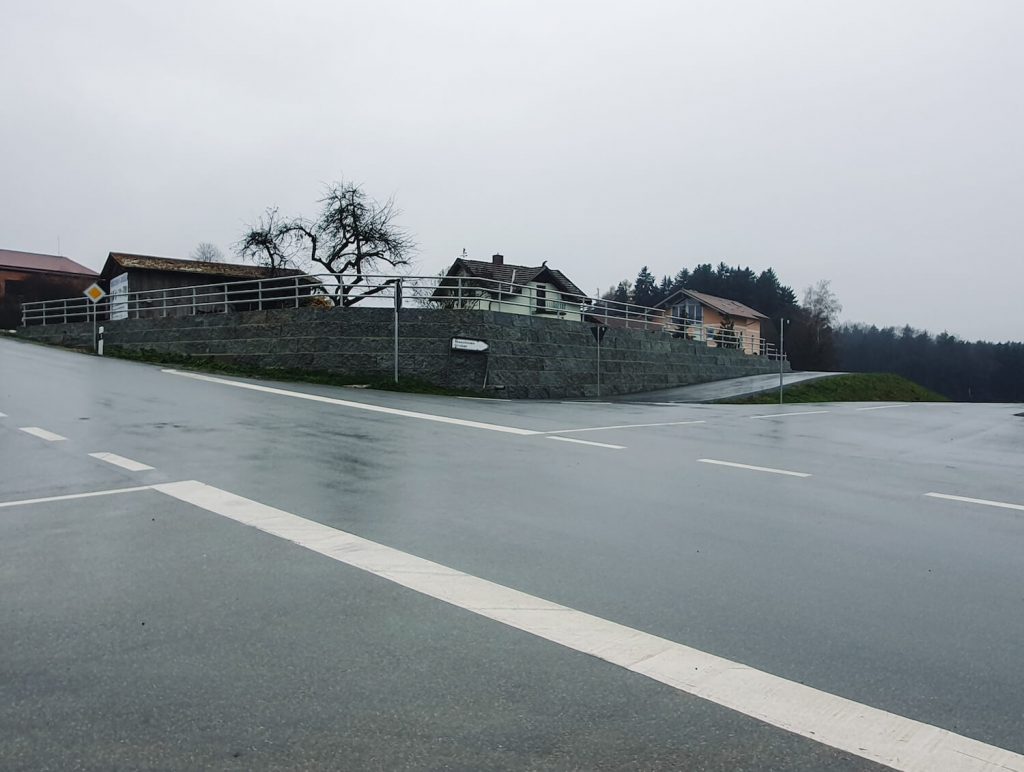 Planung Granitblockwand und Stützwand durch ALTMANN bei Ausbau B20 bei Falkenberg